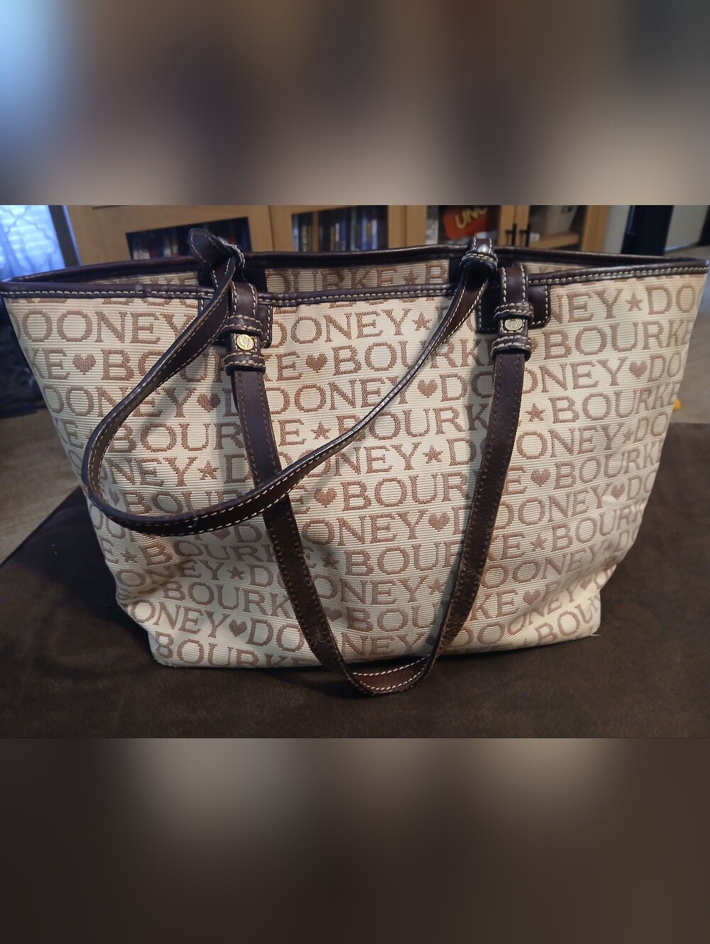 Dooney and Bourke shoulder Bag GUC